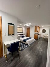 12 Coach Rd, Unit Studio in Rancho Palos Verdes, CA - Building Photo - Building Photo