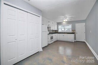 212 Kerr St NW in Concord, NC - Building Photo - Building Photo