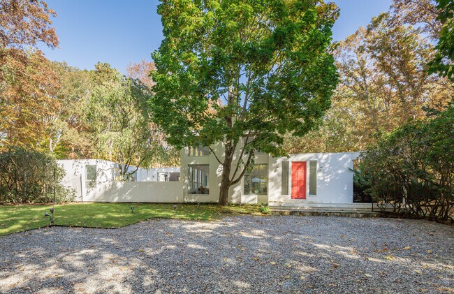 4 Bob White Ct in East Hampton, NY - Building Photo - Building Photo