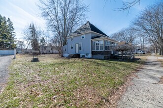 1827 Gilbert St in Saginaw, MI - Building Photo - Building Photo