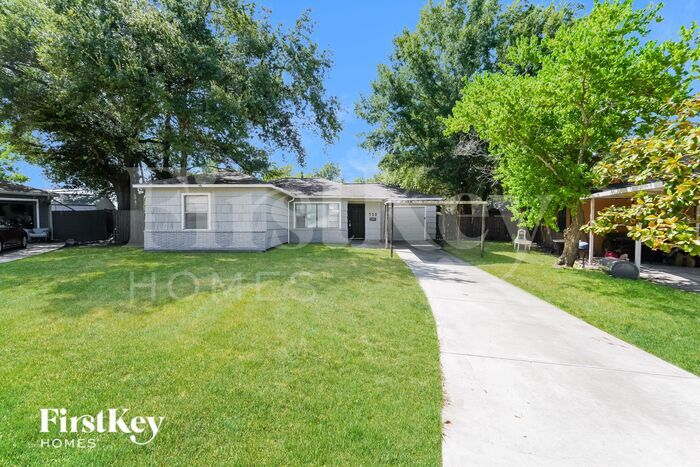 710 Canary Cir in Pasadena, TX - Building Photo