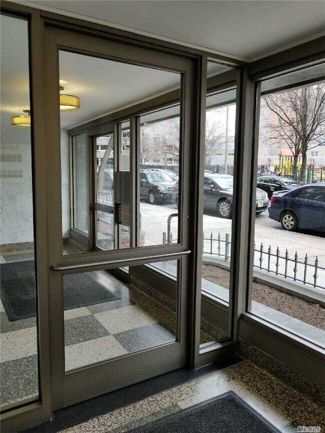 41-50 78th St-Unit -321 in Queens, NY - Building Photo - Building Photo