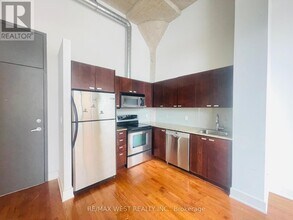 637 Lake Shore Blvd W in Toronto, ON - Building Photo - Building Photo