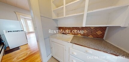 232 Center St in Old Town, ME - Building Photo - Building Photo