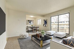 Lakewood Manor in Bonnyville, AB - Building Photo