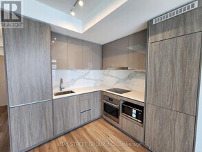 28 Interchange Wy in Vaughan, ON - Building Photo - Building Photo