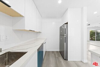 825 16th St in Santa Monica, CA - Building Photo - Building Photo