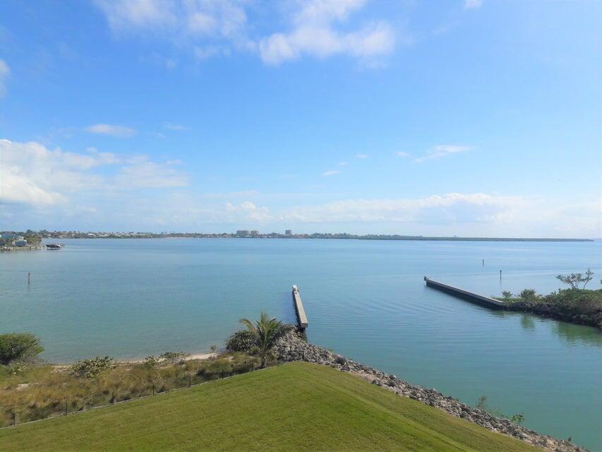 4 Harbour Isle Dr E in Fort Pierce, FL - Building Photo