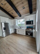 319 E Ramona St in Covina, CA - Foto de edificio - Building Photo