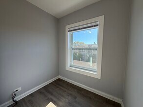 6956 N Ashland Ave in Chicago, IL - Building Photo - Building Photo