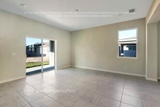 5155 Sea Mist Ln in Zephyrhills, FL - Foto de edificio - Building Photo