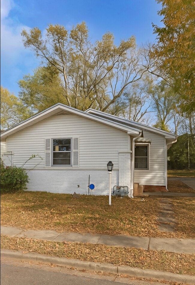 property at 941 47th Pl N