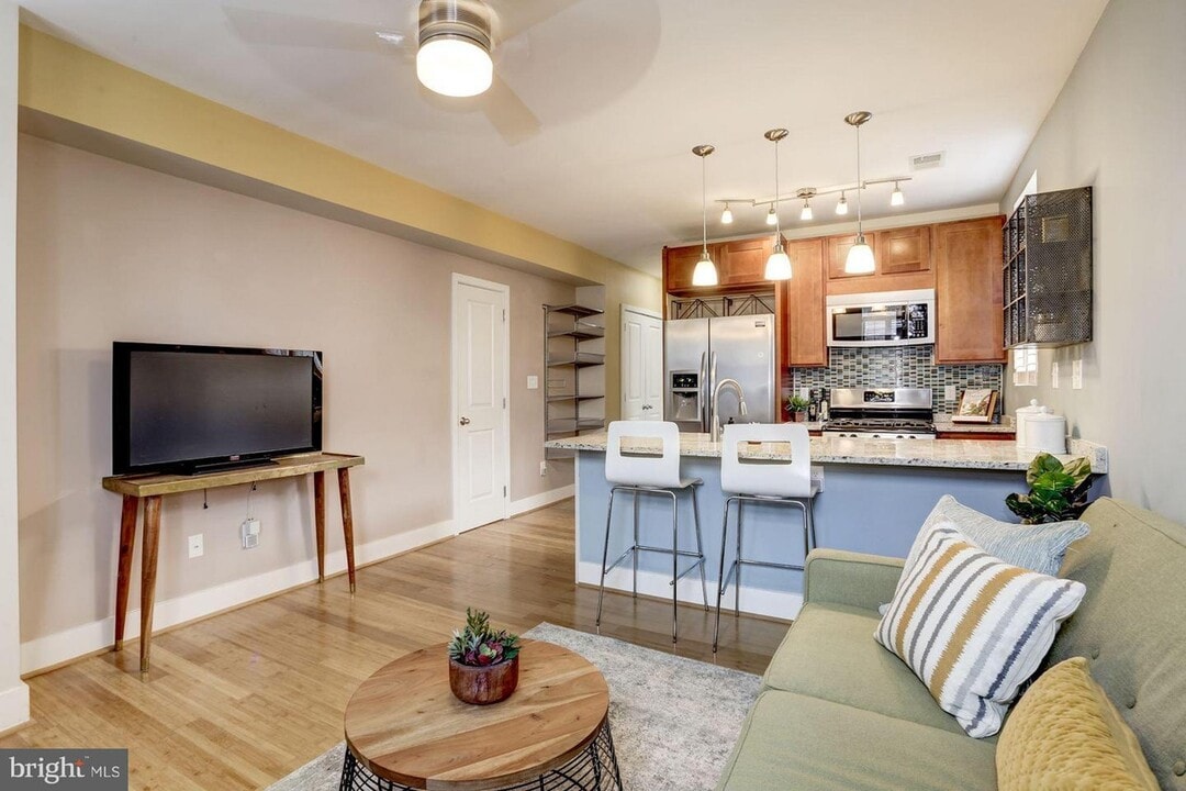 223 18th St SE, Unit 2 in Washington, DC - Foto de edificio