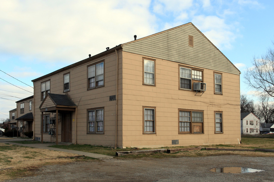 Dixie Place Apartments in Louisville, KY - Building Photo