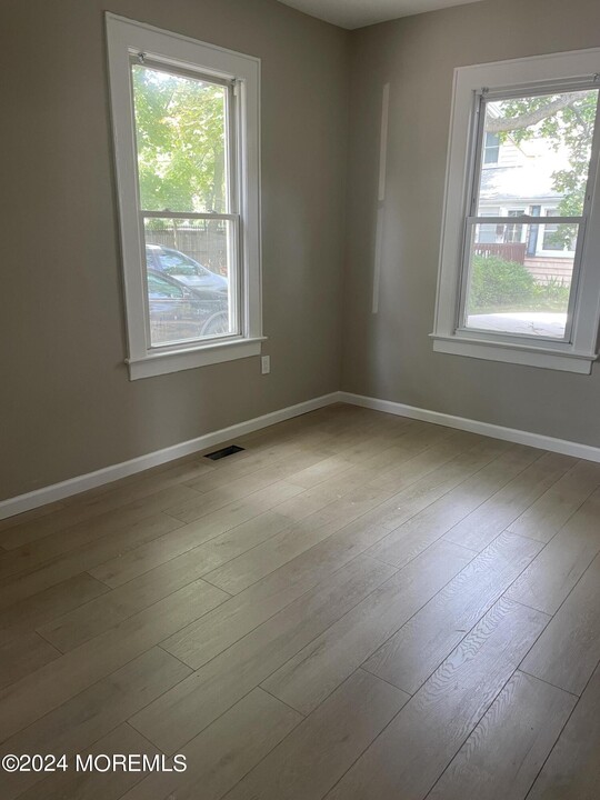 103 Pavilion Ave in Long Branch, NJ - Building Photo