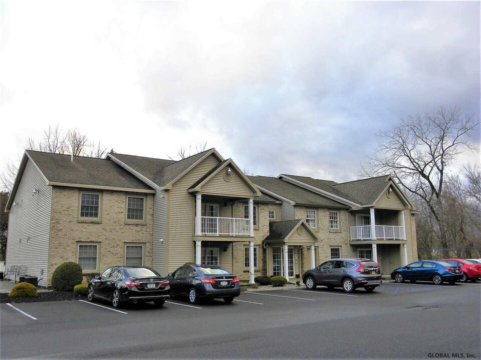 46 Washington Ave in Waterford, NY - Building Photo