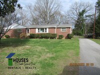 206 Greenbriar Dr photo'