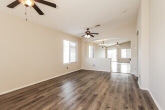 1105 E Nardini St in Queen Creek, AZ - Foto de edificio - Building Photo