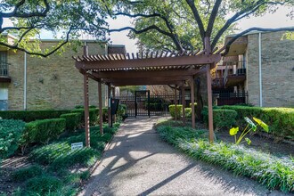 Summerset Village in Dallas, TX - Building Photo - Building Photo