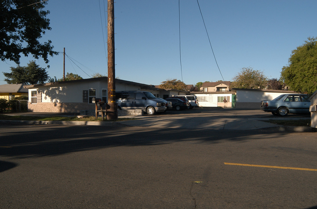 820 S Oaks Ave in Ontario, CA - Building Photo