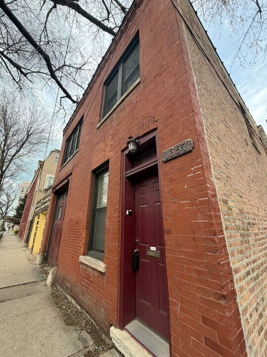 1357 N Wolcott Ave in Chicago, IL - Building Photo