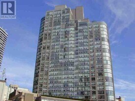 24 Wellesley St W in Toronto, ON - Building Photo