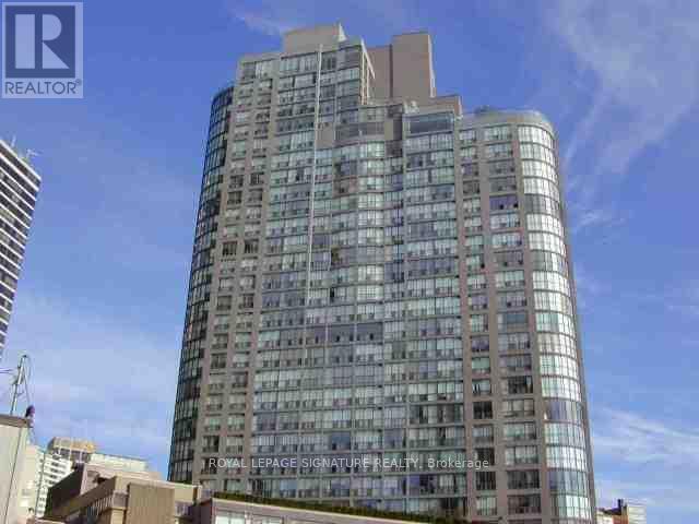 24 Wellesley St W in Toronto, ON - Building Photo