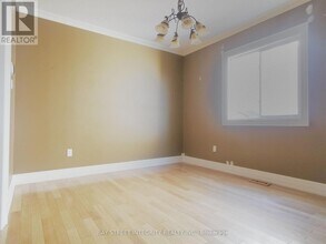 1216 Sandpiper Rd in Oakville, ON - Building Photo - Building Photo