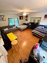 765 N Main St, Unit 2 in Randolph, MA - Foto de edificio - Building Photo