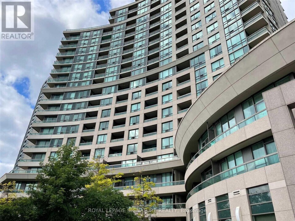 509 Beecroft Rd in Toronto, ON - Building Photo