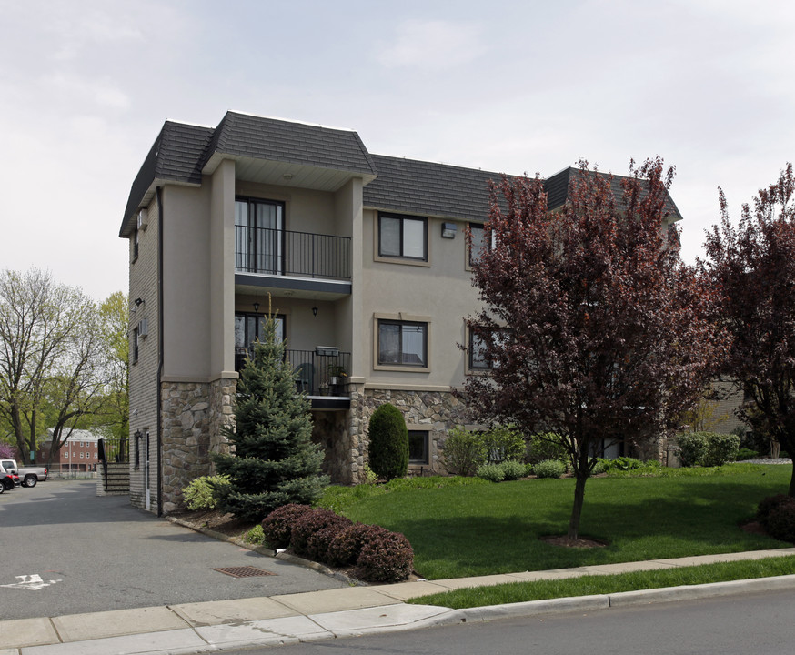 Glenmere Townhouse in Nutley, NJ - Building Photo