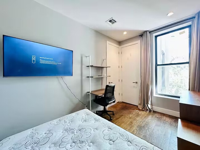 Furnished room/NOT APARTMENT in Brooklyn, NY - Building Photo - Building Photo