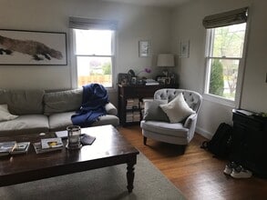 5608 Lone Oak Dr in Bethesda, MD - Foto de edificio - Building Photo