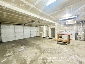 8560 Stone Ave N in Seattle, WA - Building Photo - Building Photo