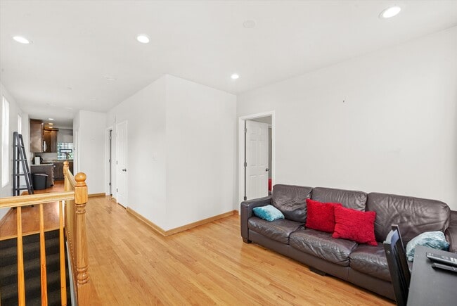 624 S Oakley Blvd, Unit 2 in Chicago, IL - Building Photo - Building Photo