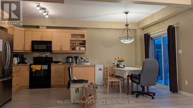 112 N Centre Rd in London, ON - Building Photo - Building Photo