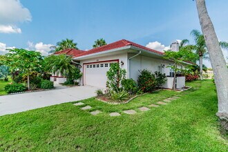 4974 Cedar Oak Way in Sarasota, FL - Building Photo - Building Photo
