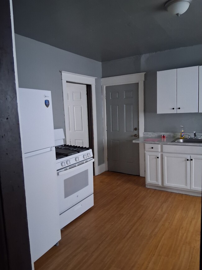 38 Frederick St, Unit Frederick St in Binghamton, NY - Building Photo - Building Photo