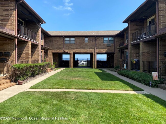 1501 Ocean Ave in Belmar, NJ - Foto de edificio - Building Photo