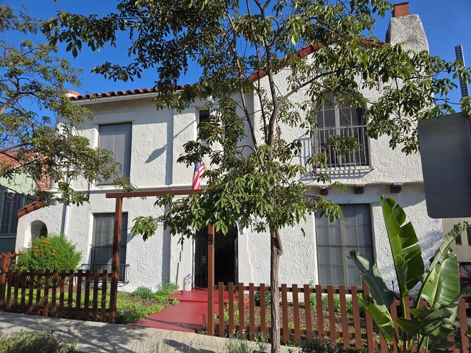 1922 N Hoover St, Unit 1922 in Los Angeles, CA - Building Photo