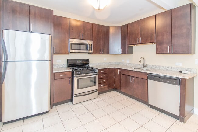 3446 N Damen Ave, Unit Coach house
