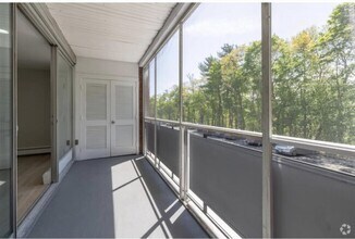 7 Stonehill Dr, Unit 2 in Stoneham, MA - Building Photo - Building Photo