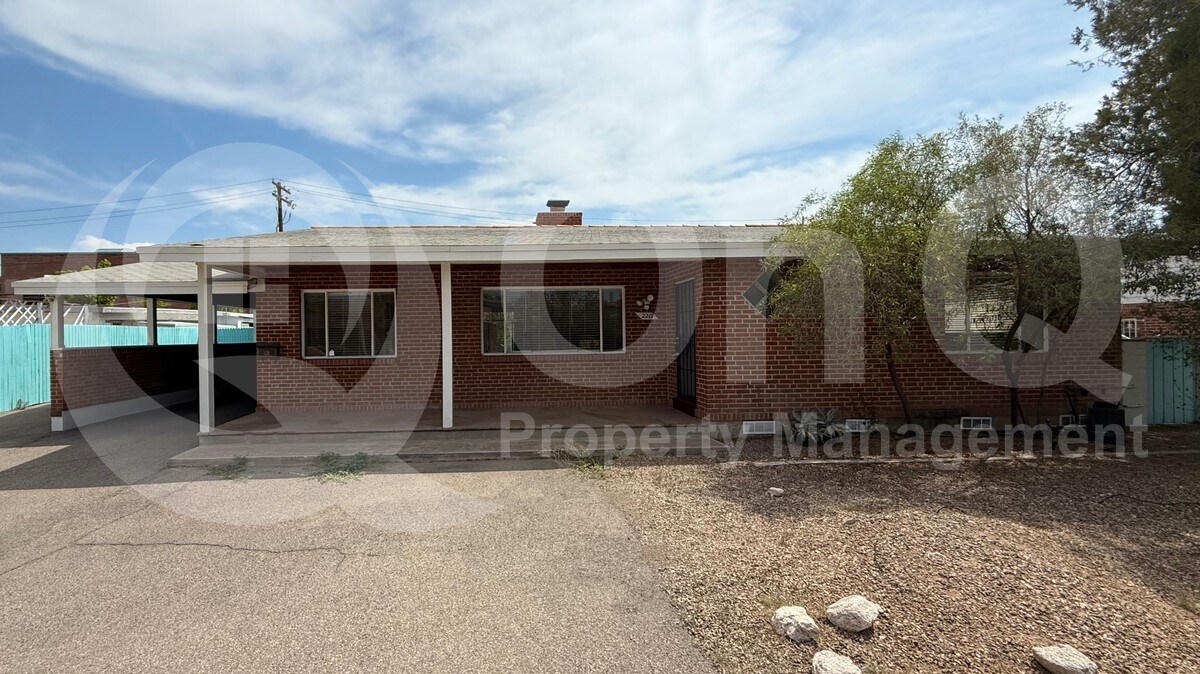 2212 E La Mirada St in Tucson, AZ - Building Photo