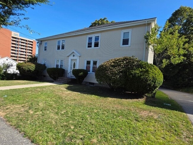 110 Clay St in Quincy, MA - Building Photo - Building Photo