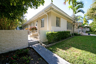 Santander in Coral Gables, FL - Foto de edificio - Building Photo