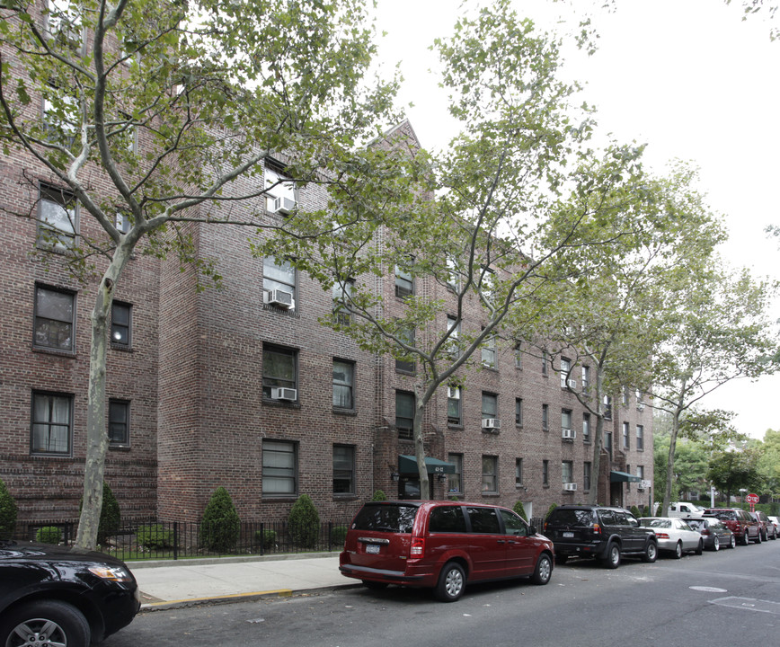 4616 43rd Ave in Sunnyside, NY - Foto de edificio