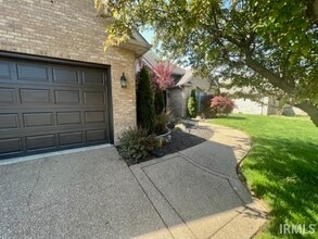 8933 Shadow Ridge Dr in Newburgh, IN - Building Photo - Building Photo