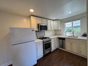2137 Glenada Ave in Montrose, CA - Building Photo - Building Photo