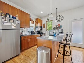 928 S 15th St, Unit B in Philadelphia, PA - Building Photo