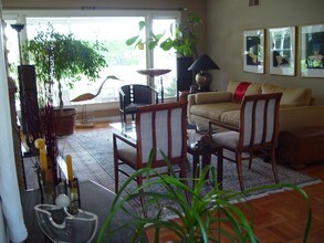 2130 Ward Way in Woodside, CA - Foto de edificio - Building Photo